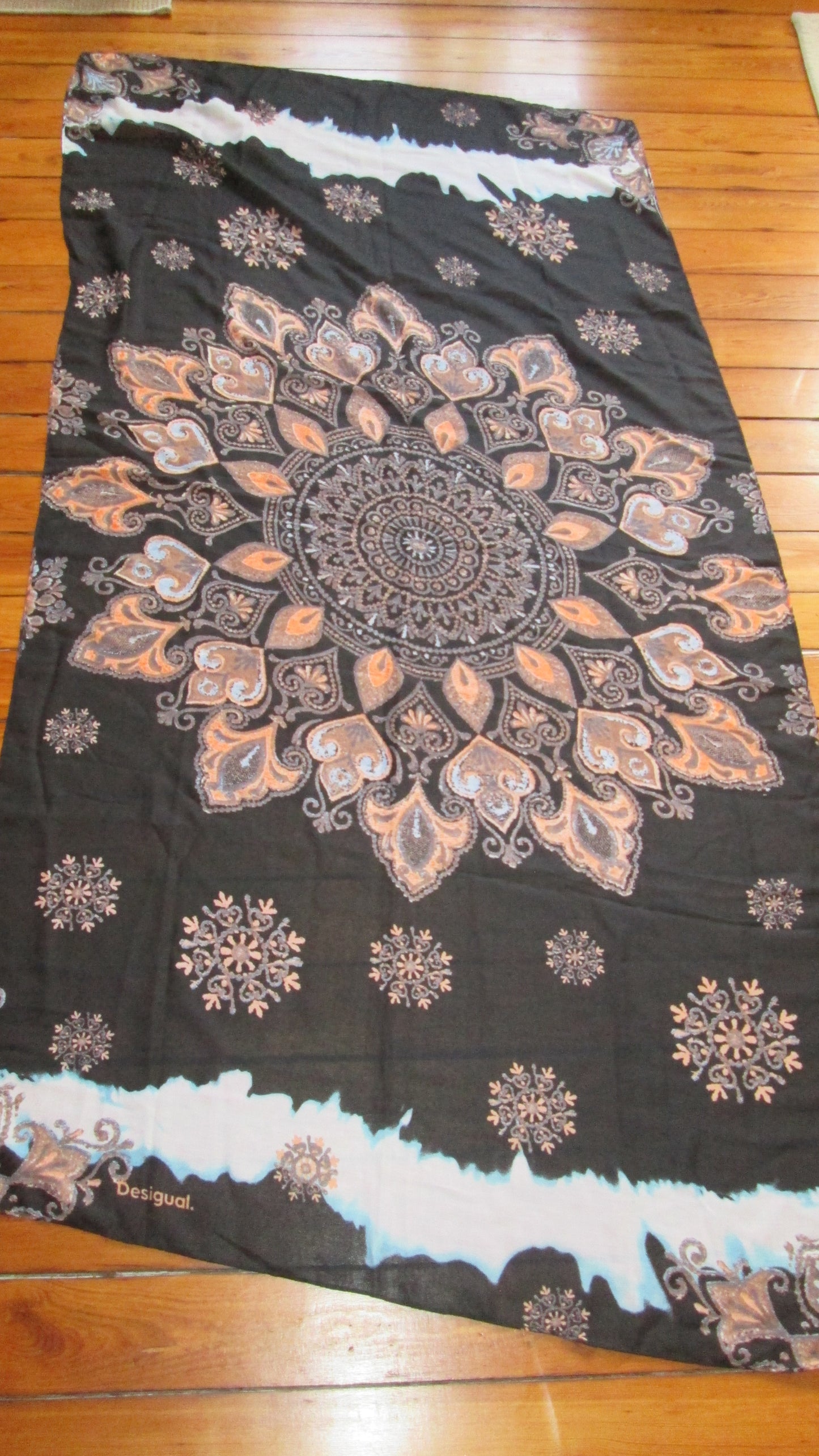 Foulard DESIGUAL modèle DEVA 11V2724