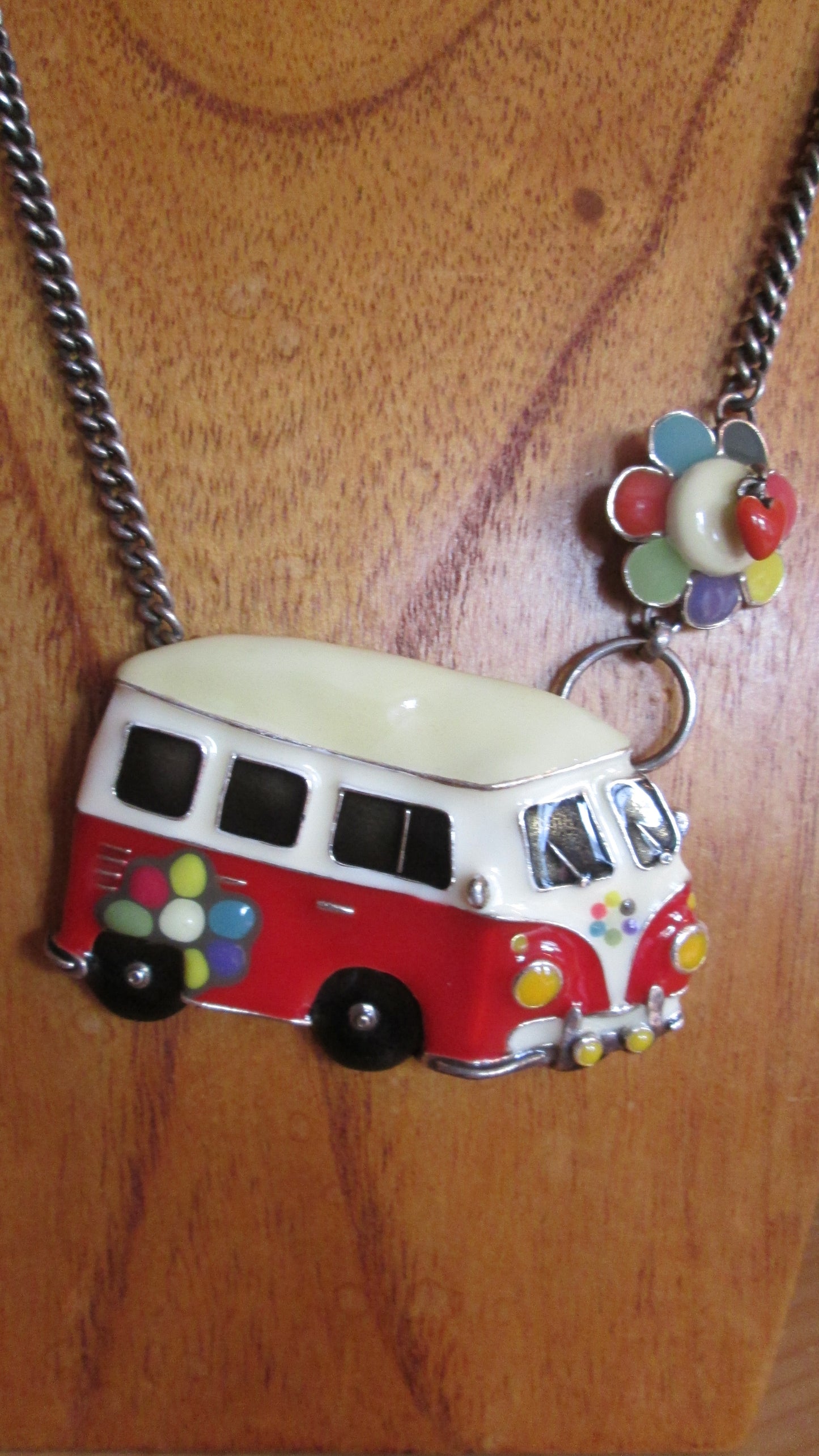 Collier Taratata modèle » combi wolsvagen rouge N° 85 »