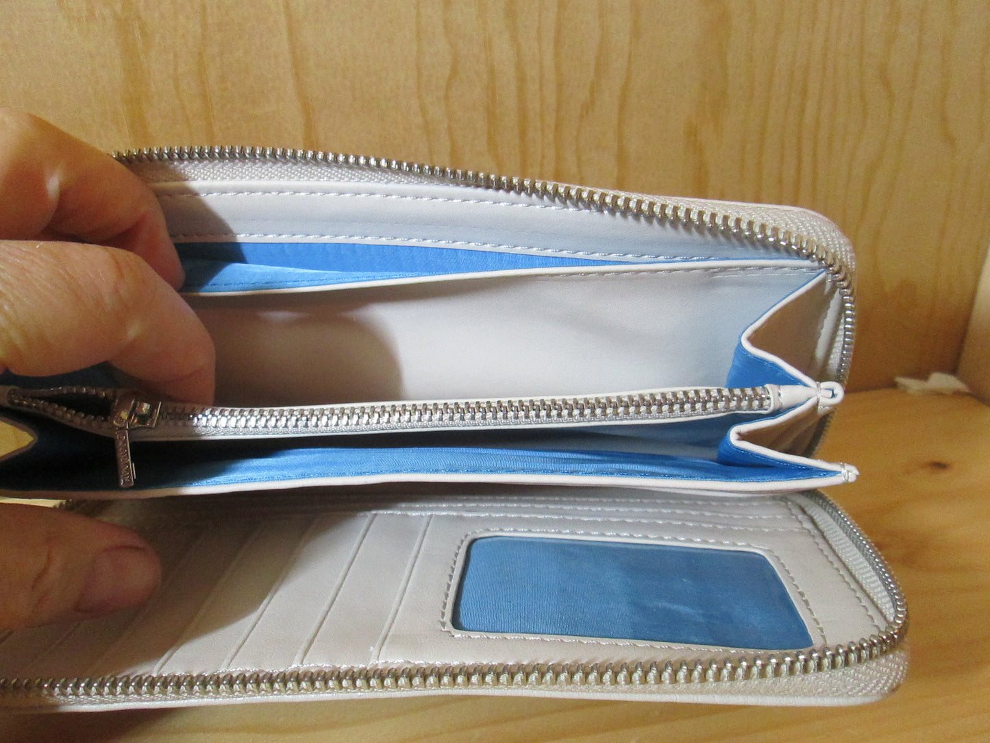 Portefeuille DESIGUAL. modèle Raven FIONA 69V24424