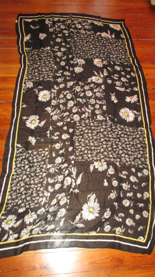 Foulard DESIGUAL modèle mixing flower rectangle 45V151124