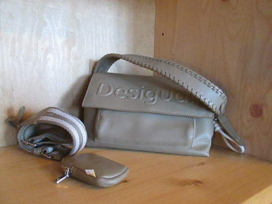 Sac DESIGUAL modèle half logo venecia 25V11024