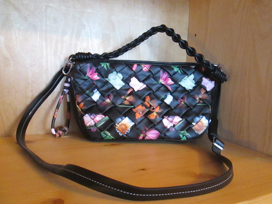 Sac à main DESIGUAL modèle matelassé en tissu effet cuir tressé 58V1325