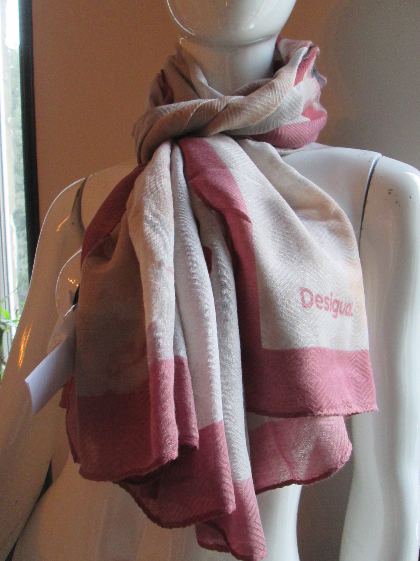 foulard DESIGUAL modèle 34V1325
