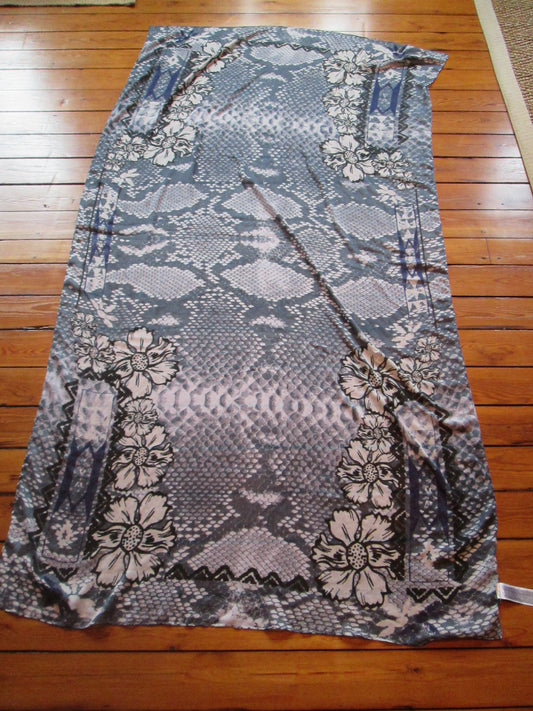 foulard DESIGUAL modèle 38V1325