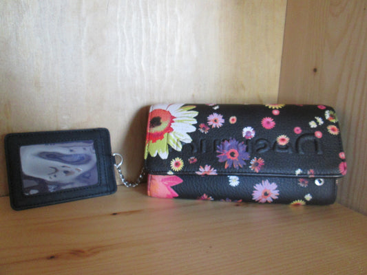 Portefeuille DESIGUAL modèle 18V1625