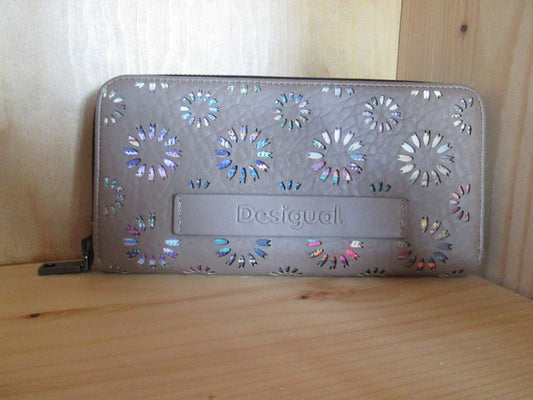 Portefeuille DESIGUAL modèle Amorina Fiona 28V1625
