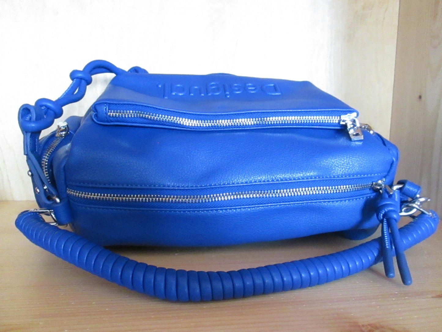 Sac desigual modèle moyen avec logo et multiples 31V1625