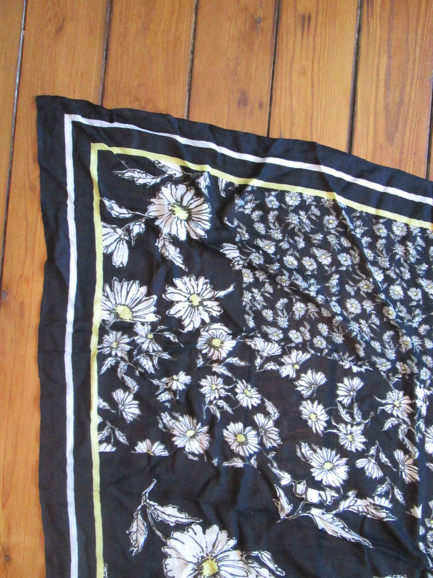 Foulard Desigual modèle mixing flower 39V1625