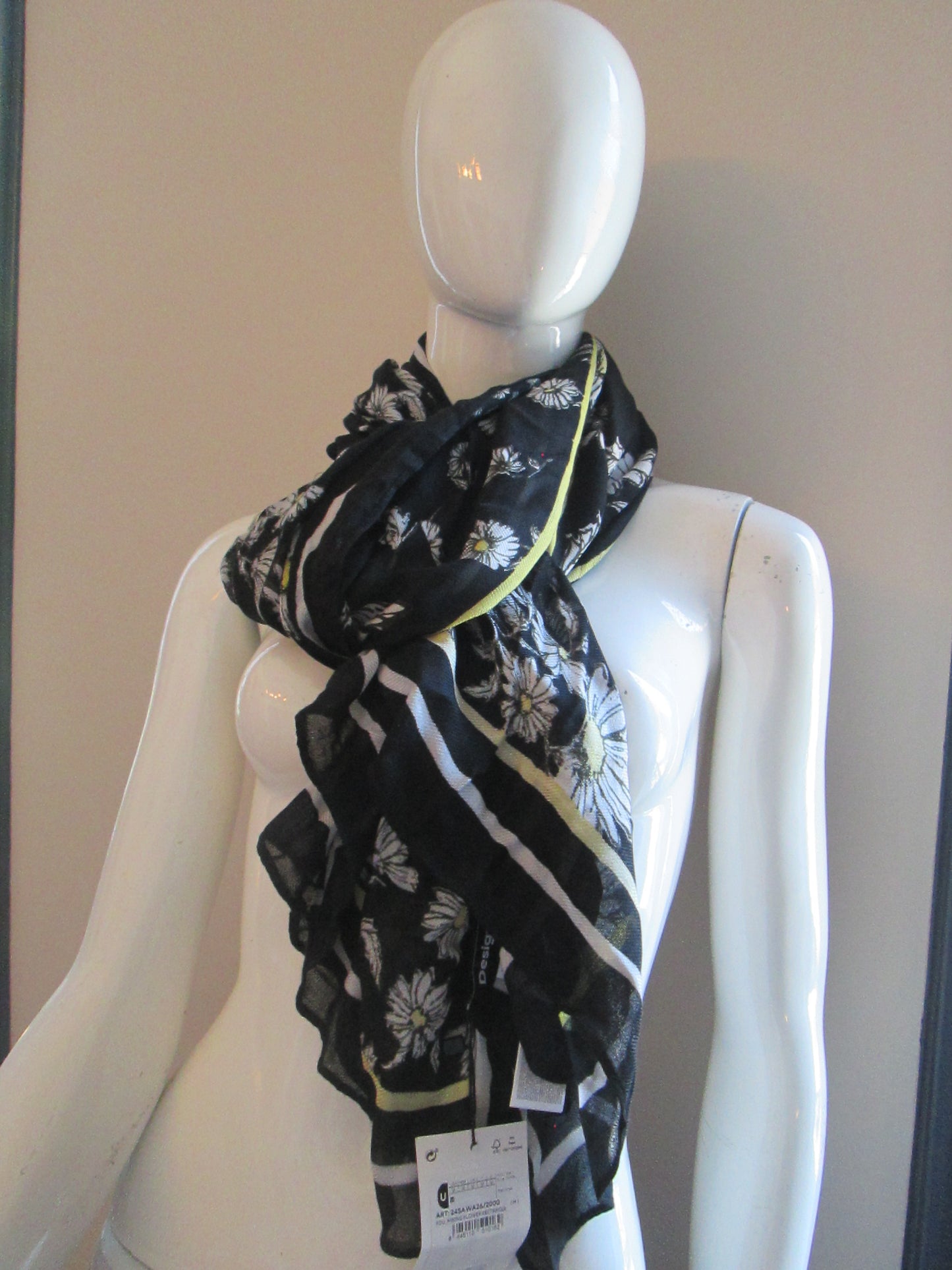 Foulard Desigual modèle mixing flower 39V1625