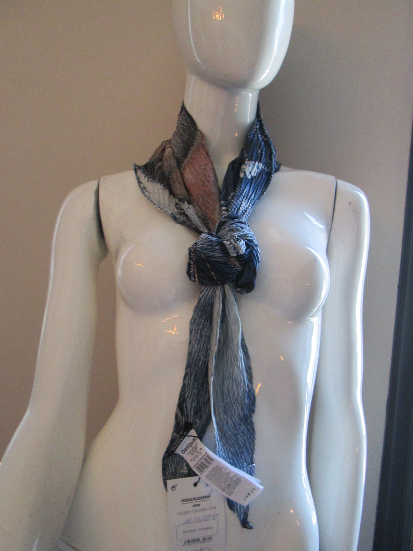 Foulard Desigual modèle 37V1625