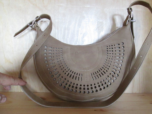 Sac Desigual modèle ajouré moyen 56V1625