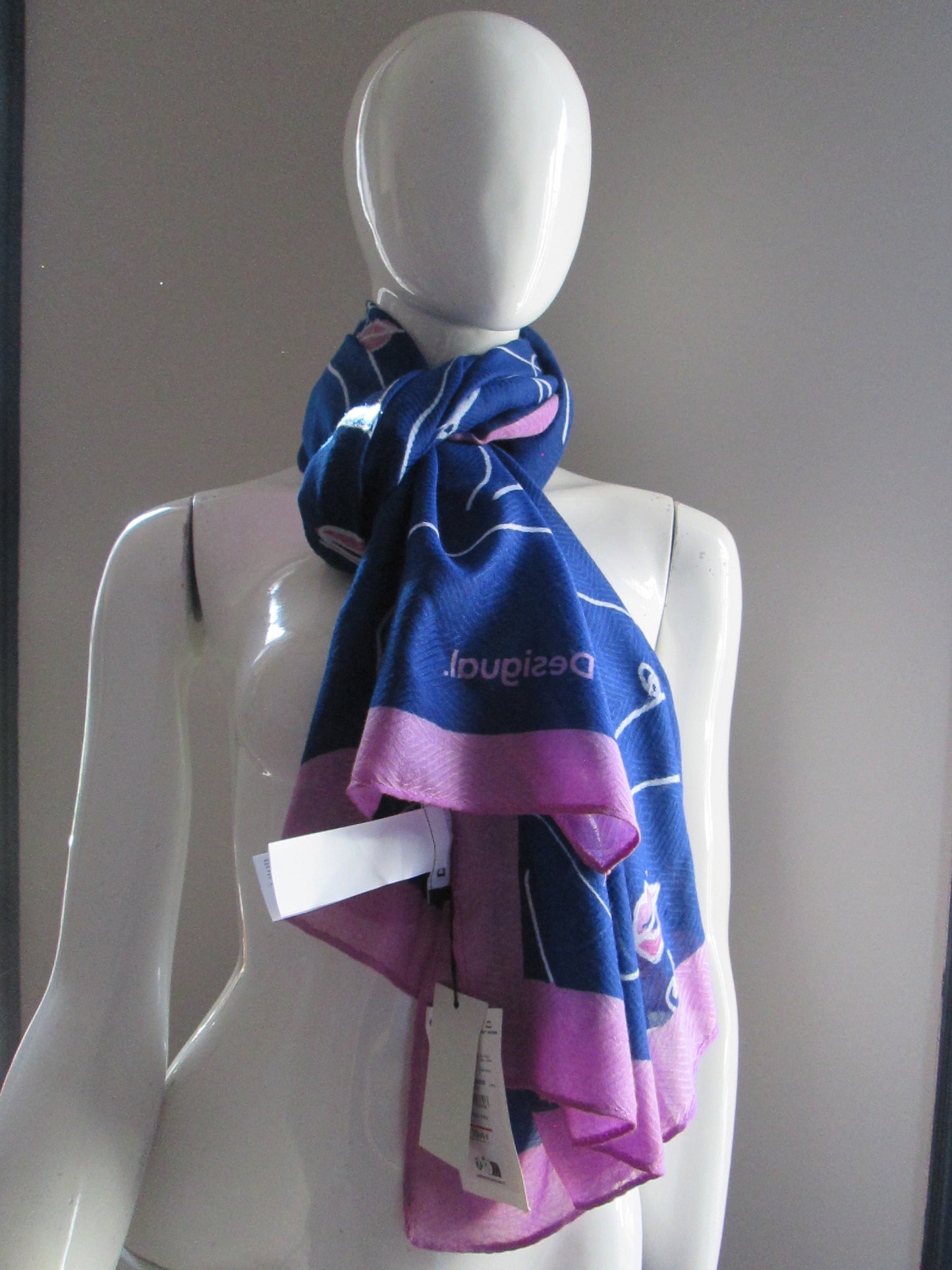 Foulard DESIGUAL modèle 64V1625 face it rectangle