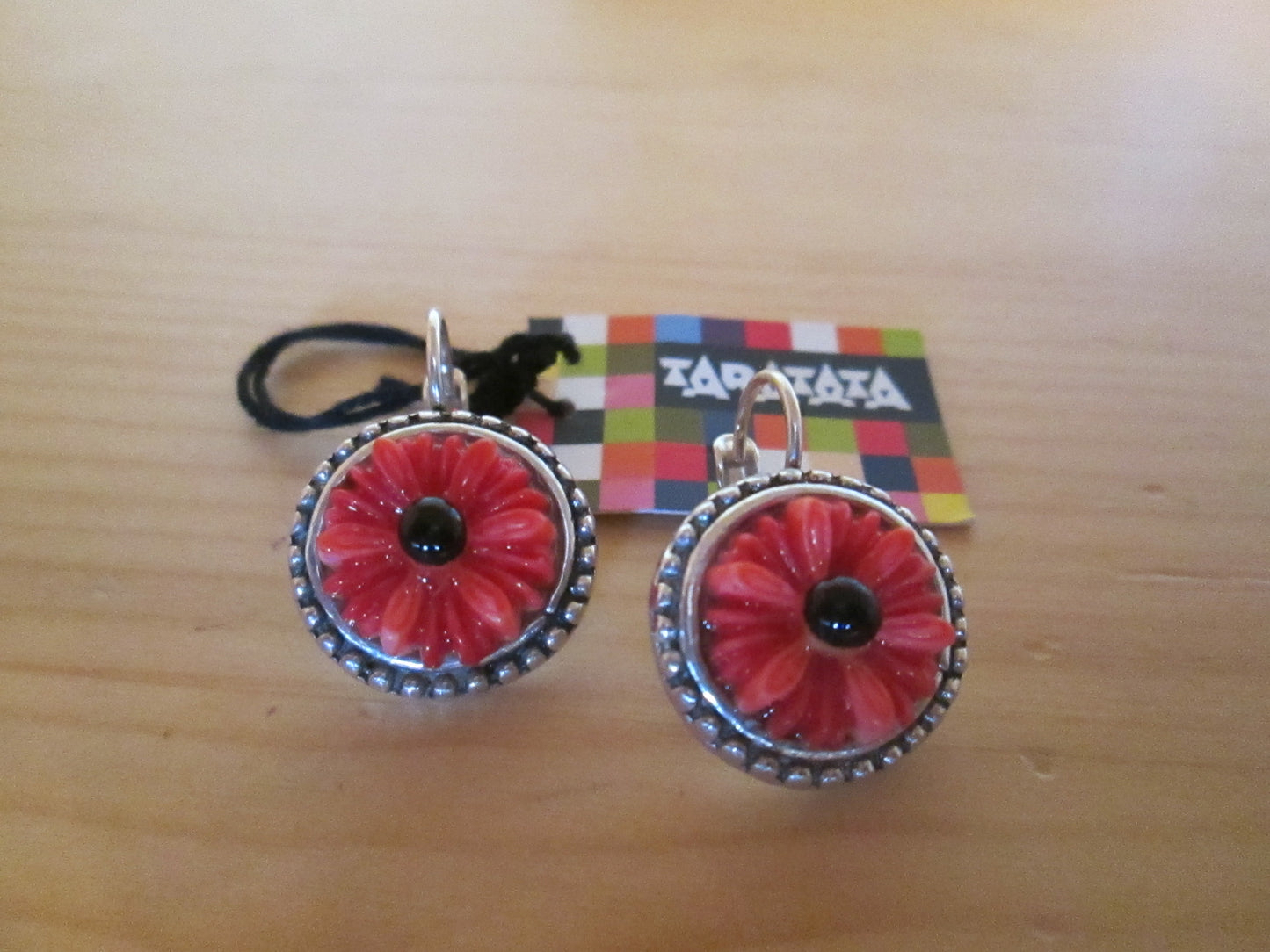 Boucles d’Oreilles TARATATA modèle « fleurs rouges »