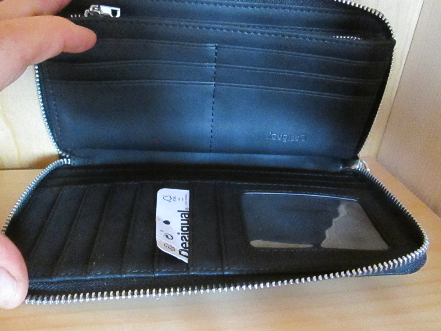 Portefeuille DESIGUAL modèle raven 46V1723