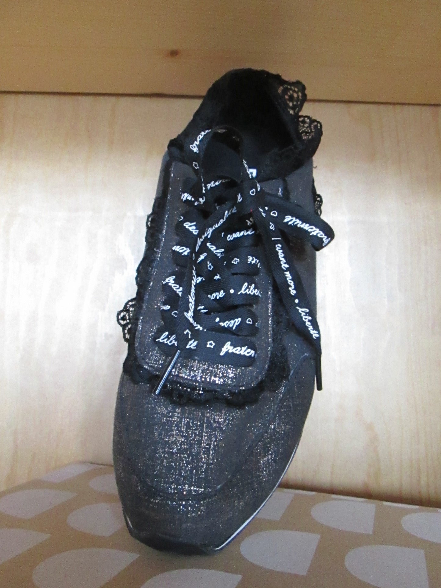 Chaussures / baskets noir et mordoré ESIGUAL modèle 40V1723