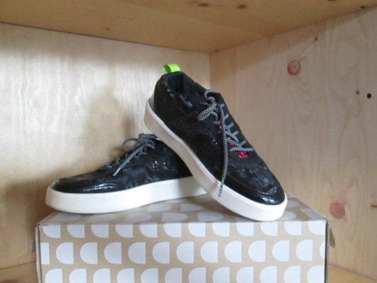 Chaussures / baskets noir + strass et rose DESIGUAL modèle 39V1723