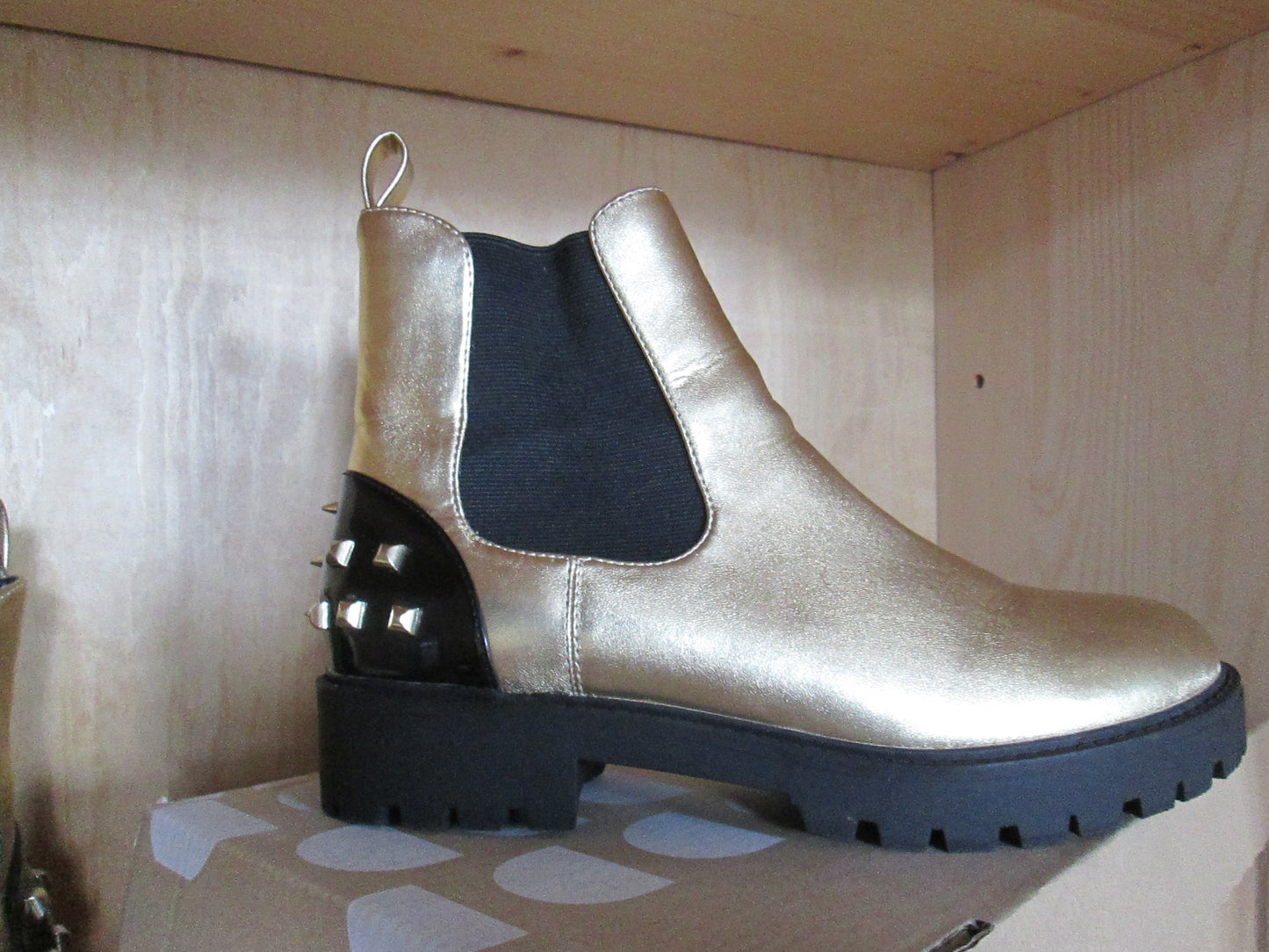 Chaussures / Boots or DESIGUAL modèle 43V1723 tailles 40 sans la boite