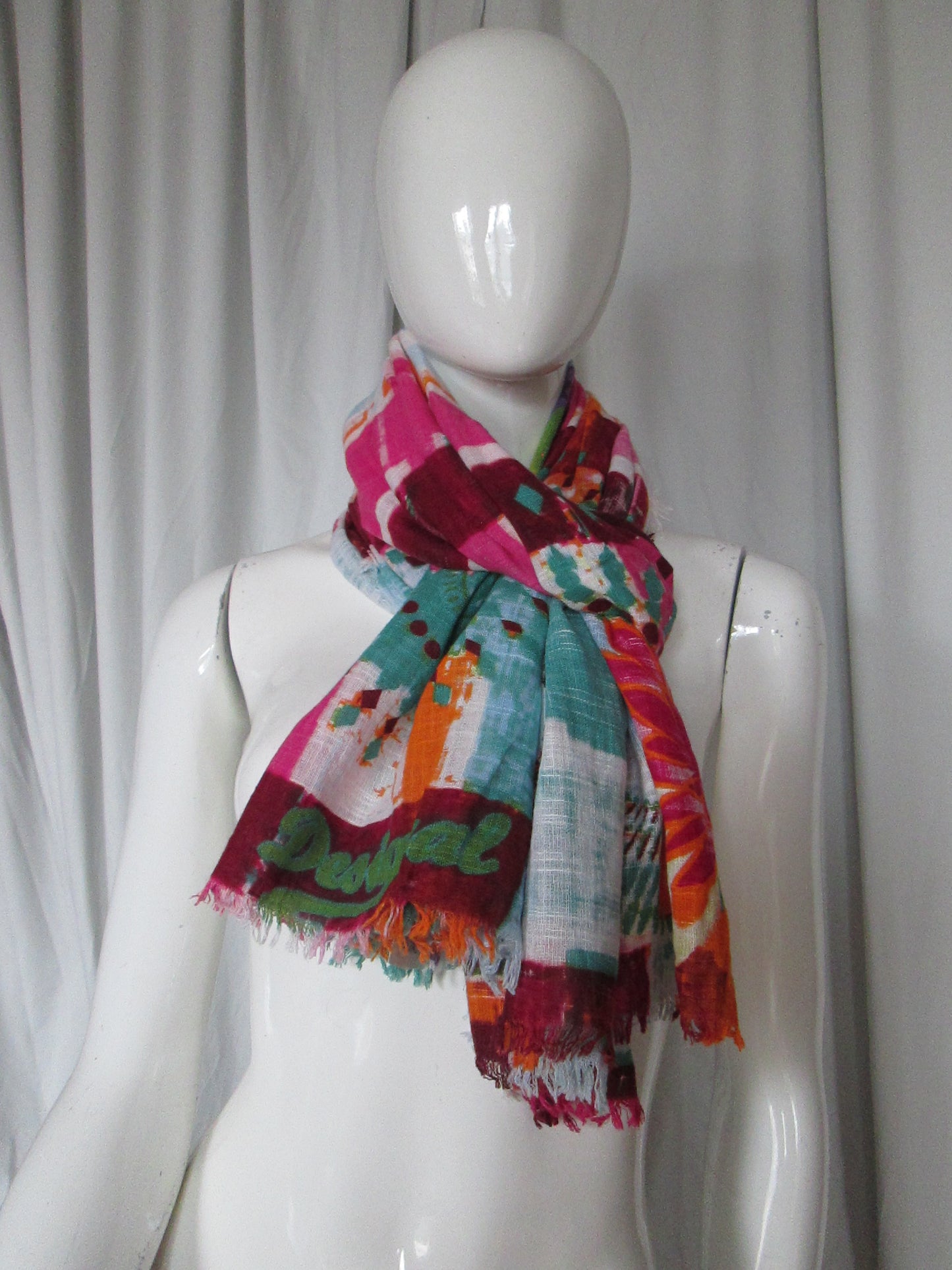 Foulard DESIGUAL modele 79V20523