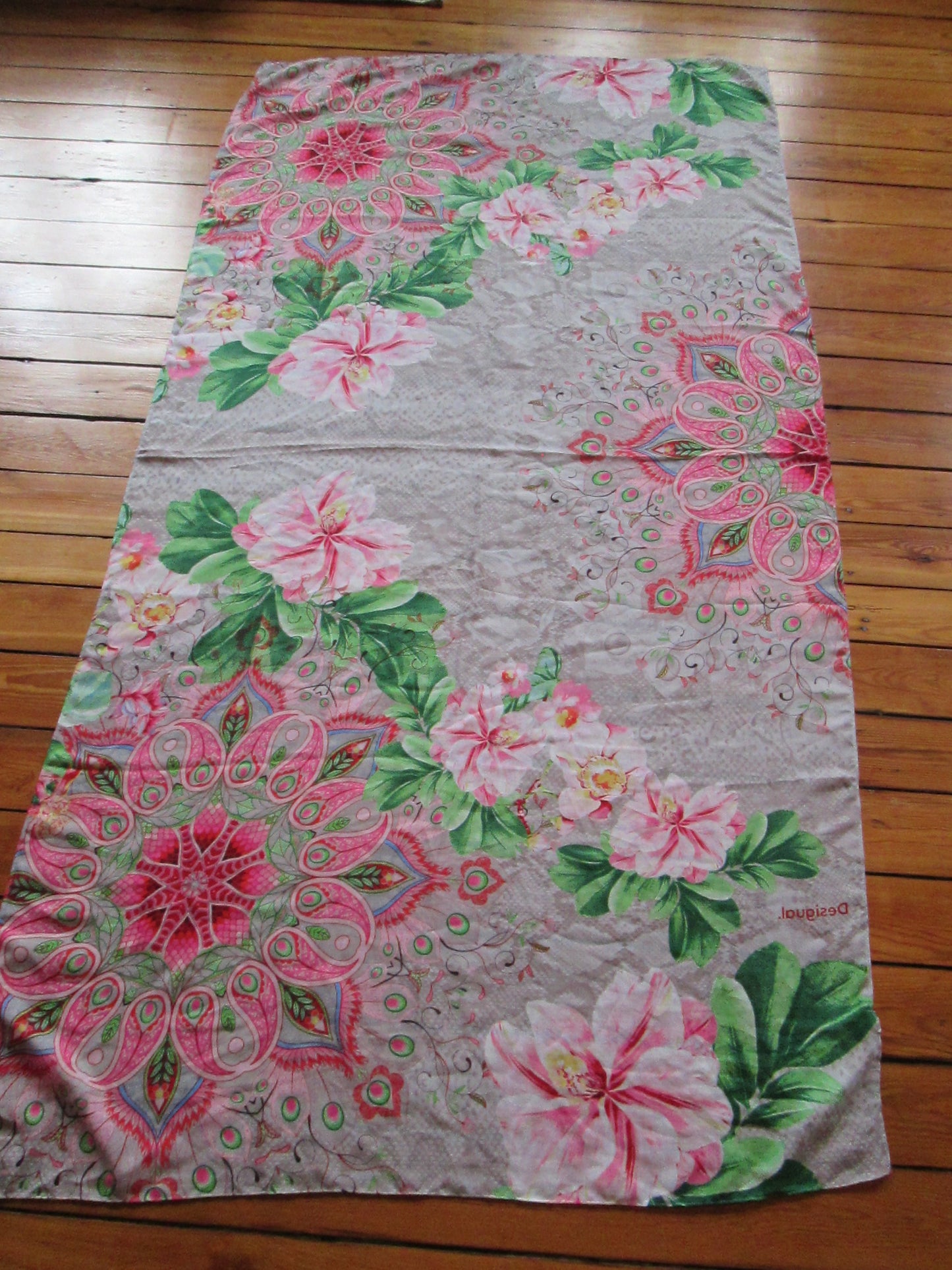 Foulard DESIGUAL modèle flower valkiria 42V30323