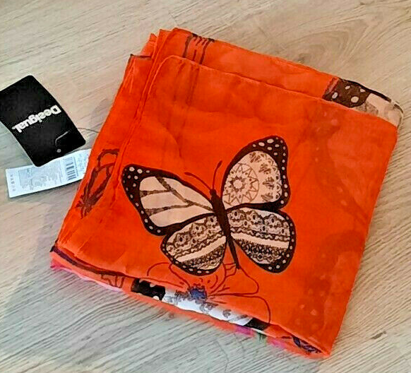 Foulard modèle papillon