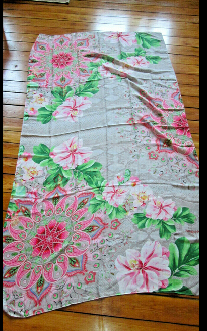 Foulard DESIGUAL modèle flower valkiria 42V30323