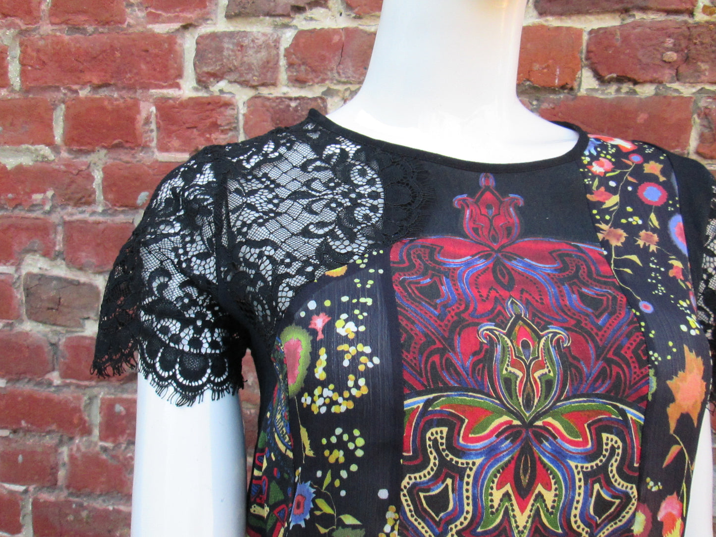 Tee shirt desigual modèle POMPEYA REP 15V14721