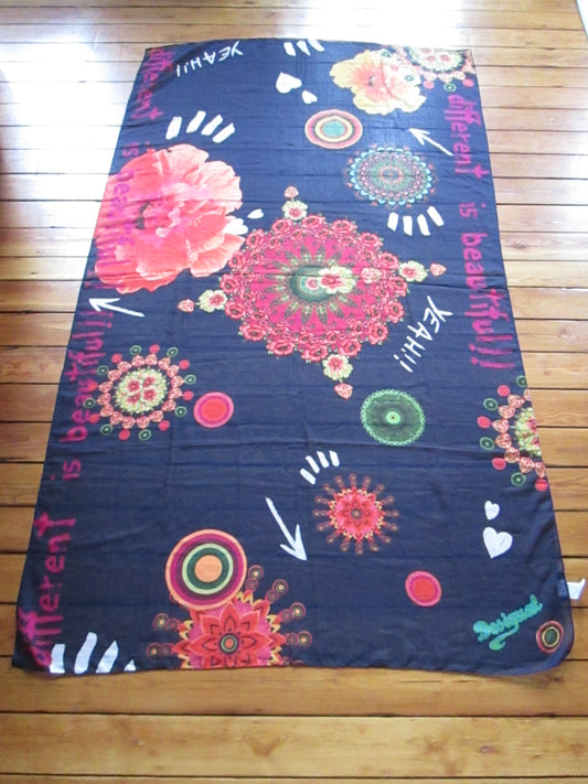 Foulard desigual modèle YEAH 16V1323