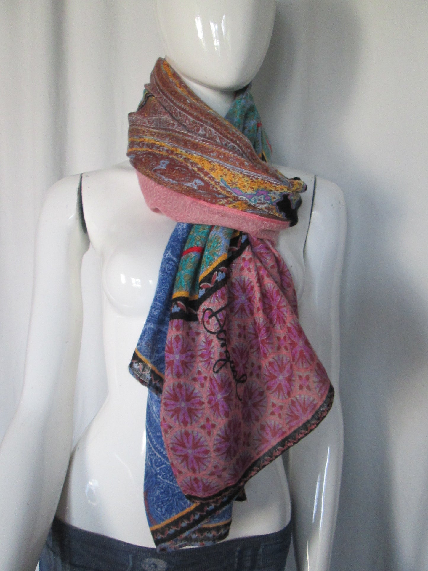 Foulard desigual modèle 17V1323