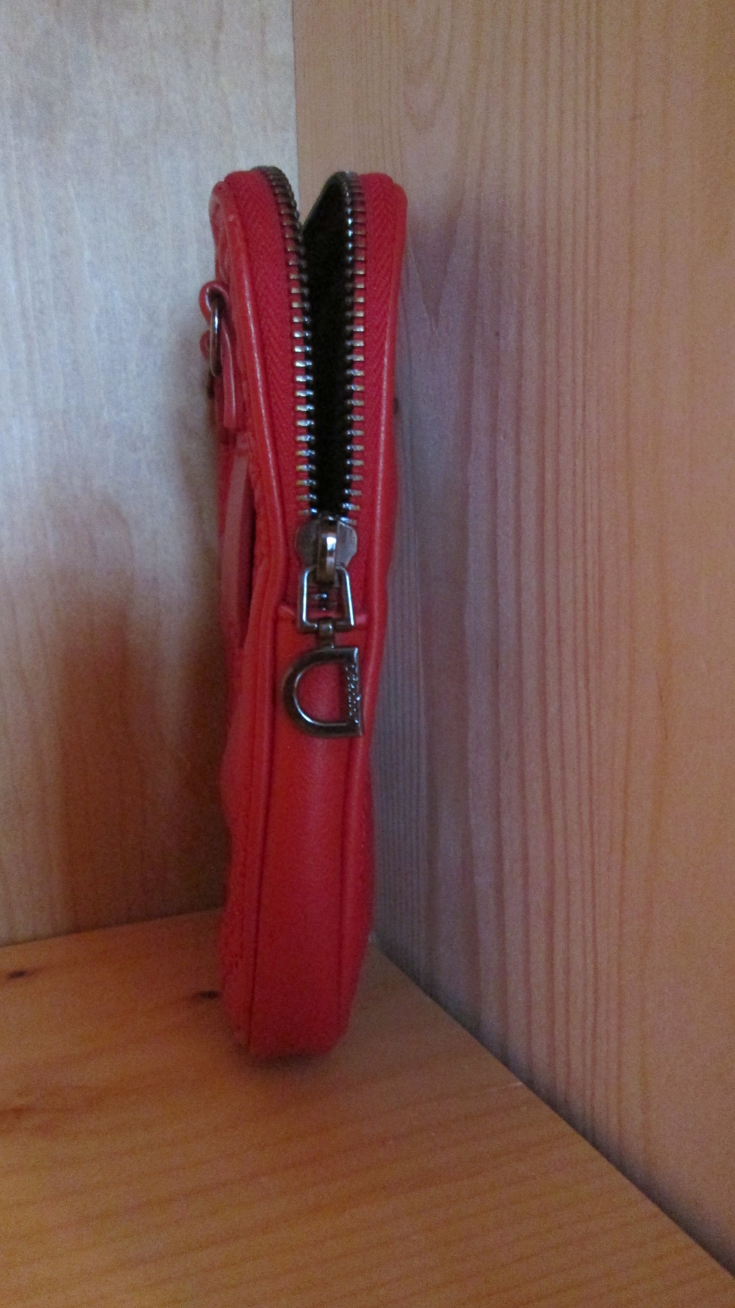 Porte téléphone DESIGUAL modèle rouge