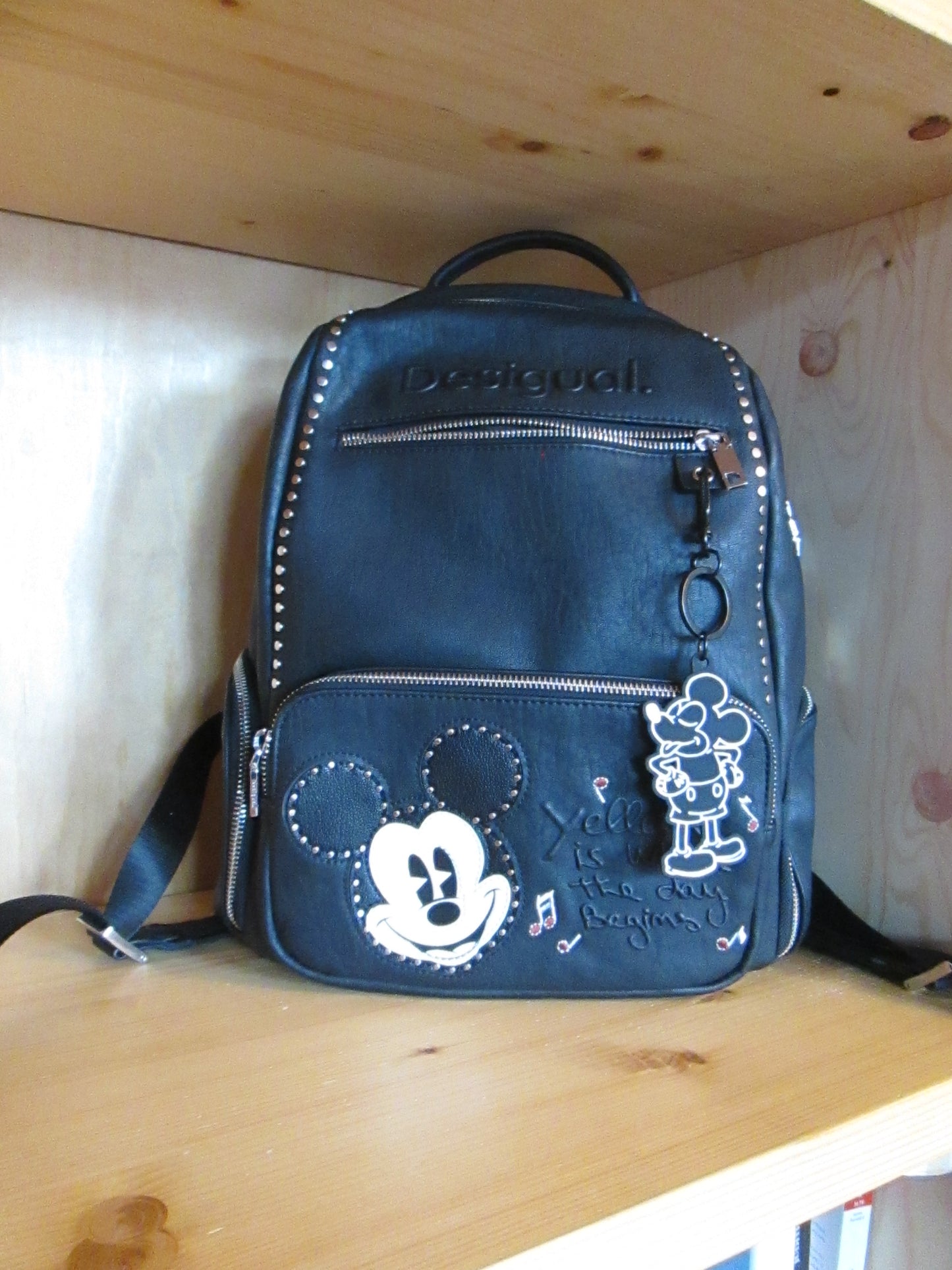 Sac à dos DESIGUAL modèle M mickey 2V1624