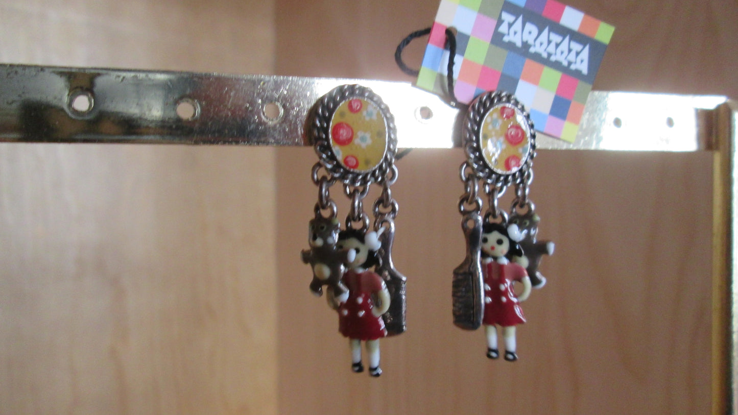 Boucles d’oreilles TARATATA « petite fille au peigne N° 15 »