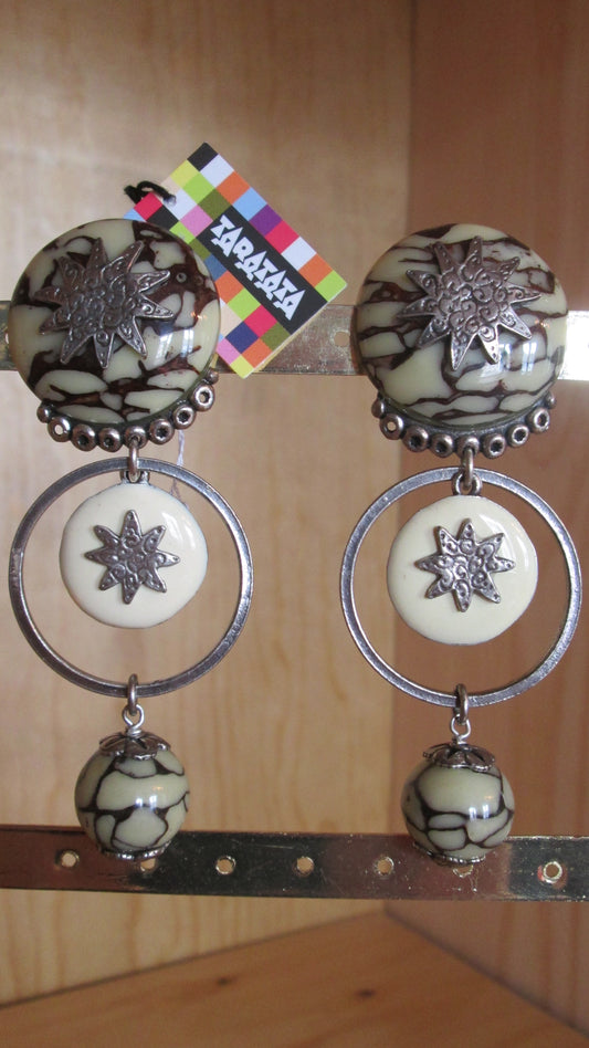 Boucles d’oreilles Taratata modèle « longues boules marbrées N° 57 »