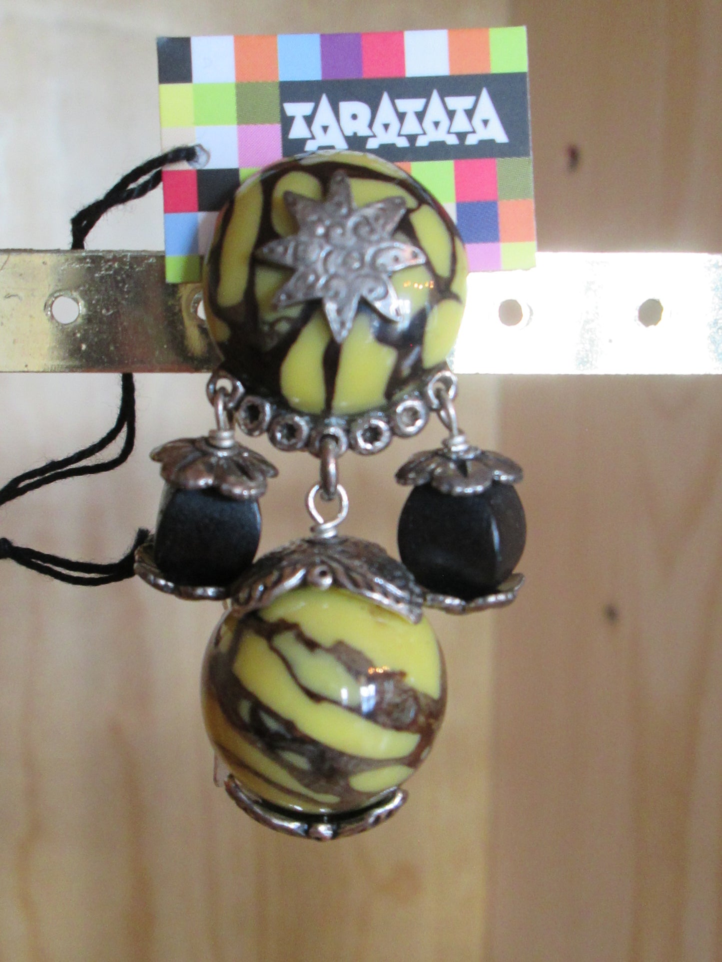 Boucles d’oreilles Taratata modèle « boules jaunes marbrées N° 61 »