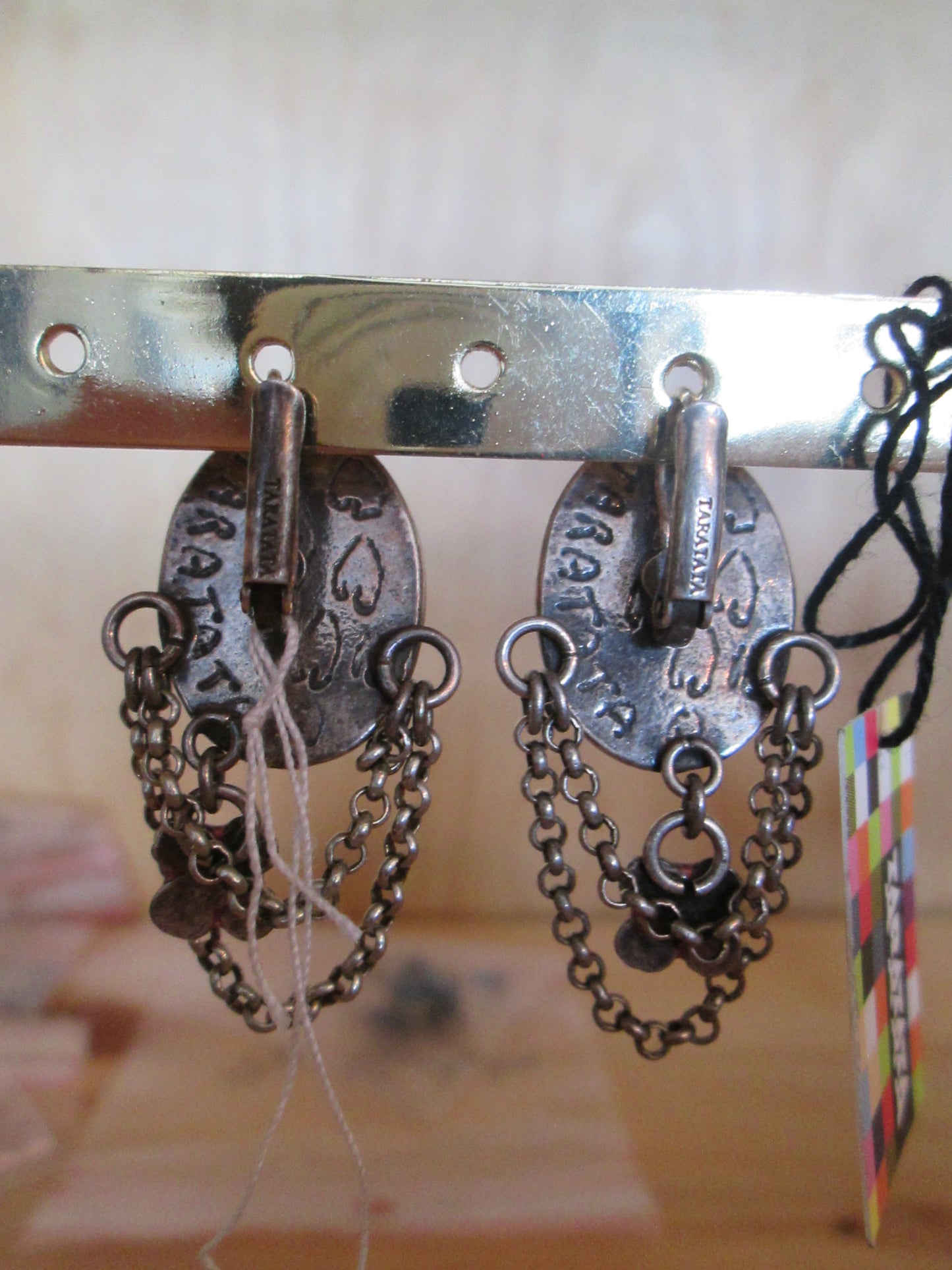 Boucles d‘oreilles Taratata modèle « médaillons rouges N° 71 »