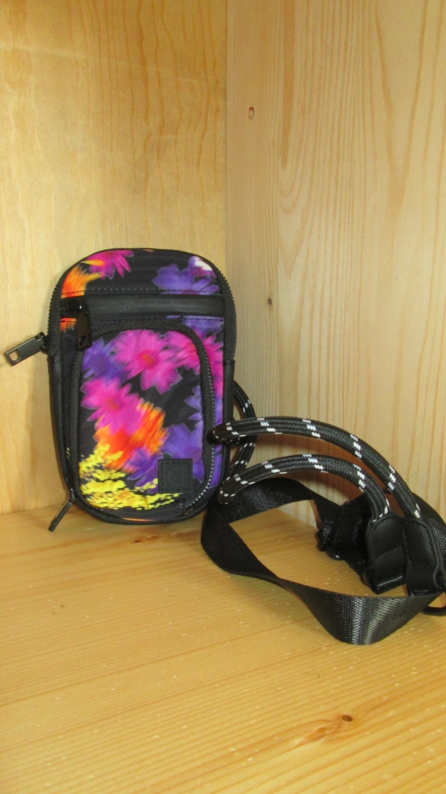 Sac porte téléphone DESIGUAL  modèle 47V1624