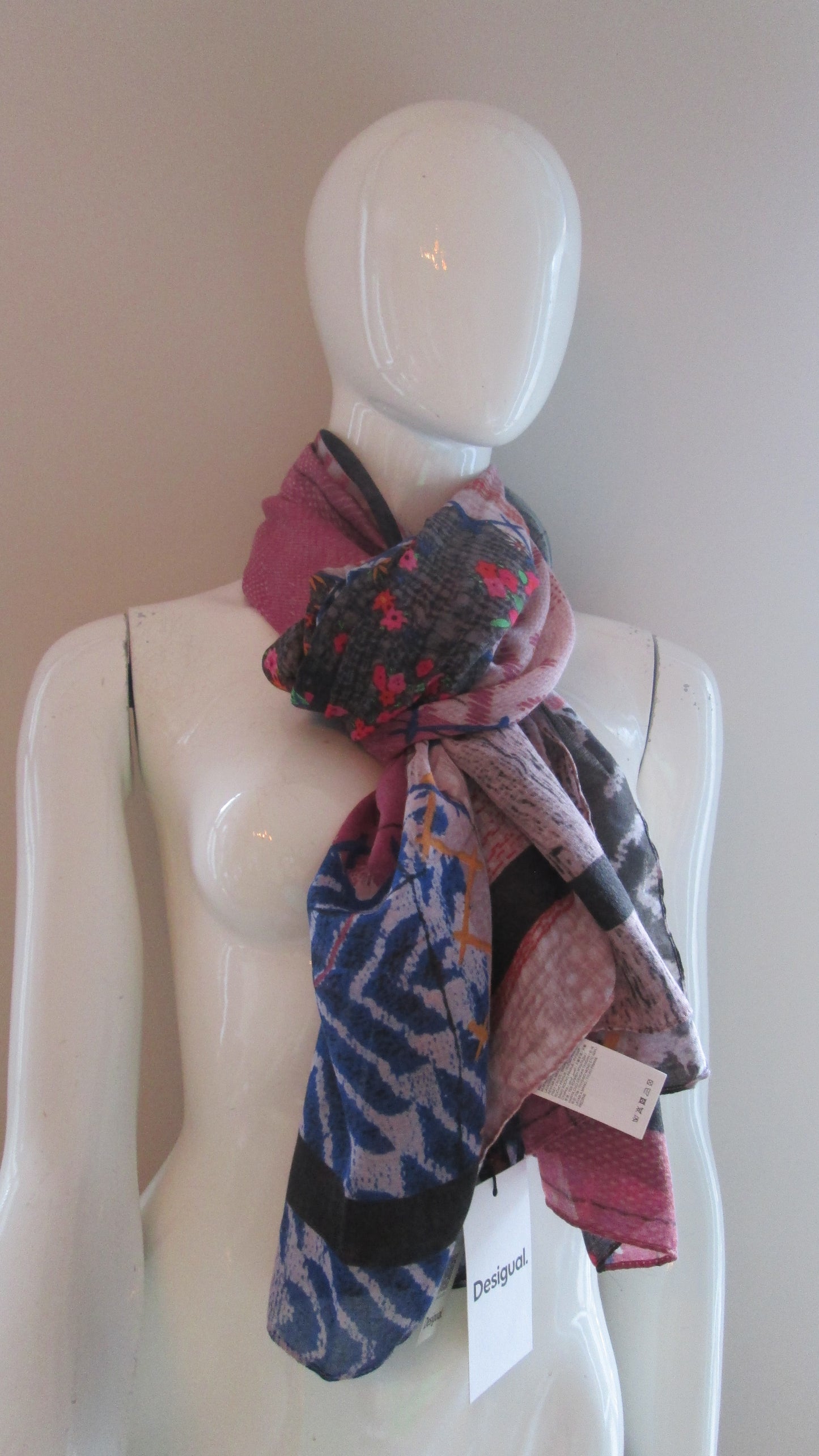 foulard Desigual modèle dynamita 21V1824