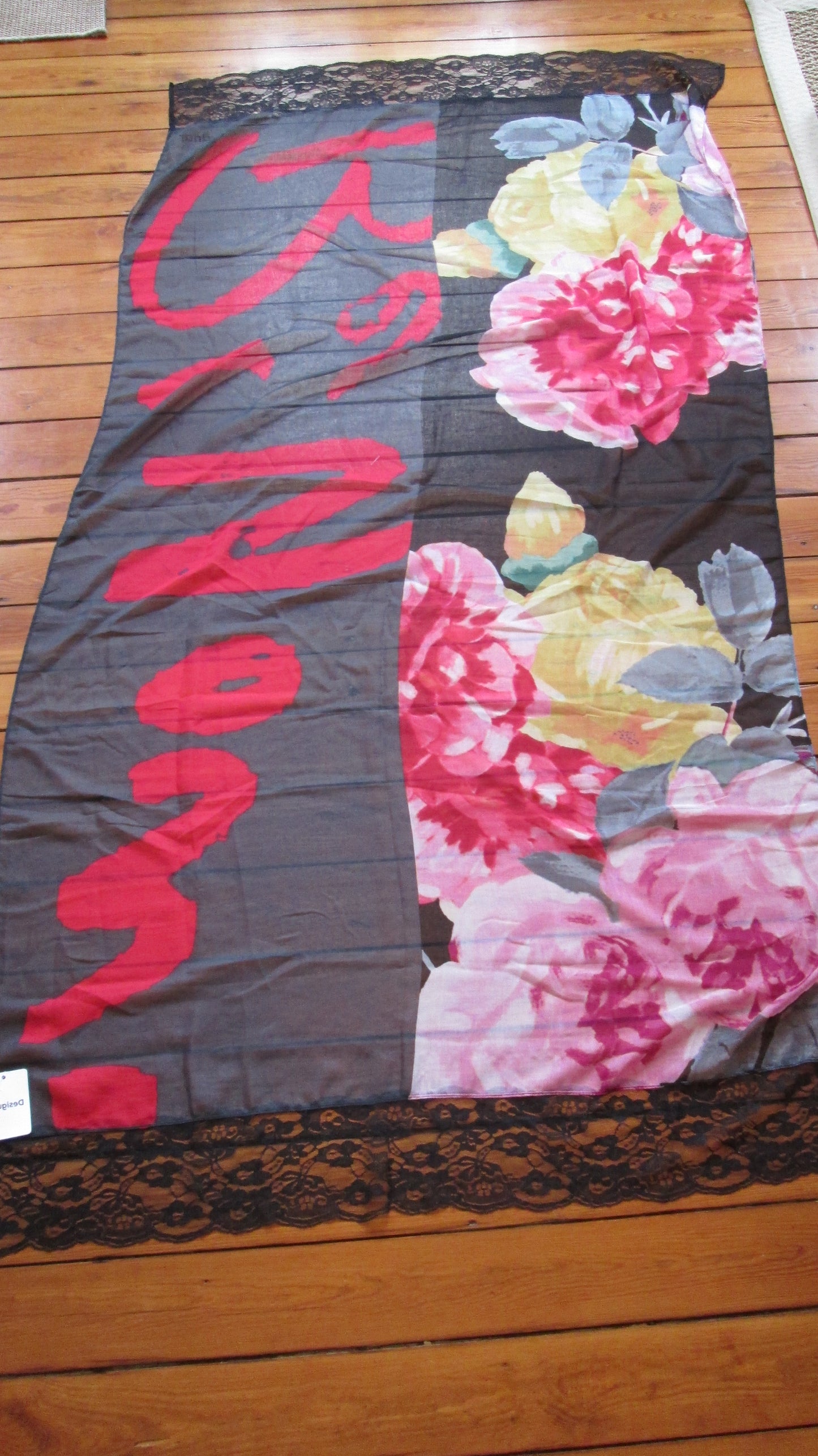 Foulard carré DESIGUAL modèle 14V1824