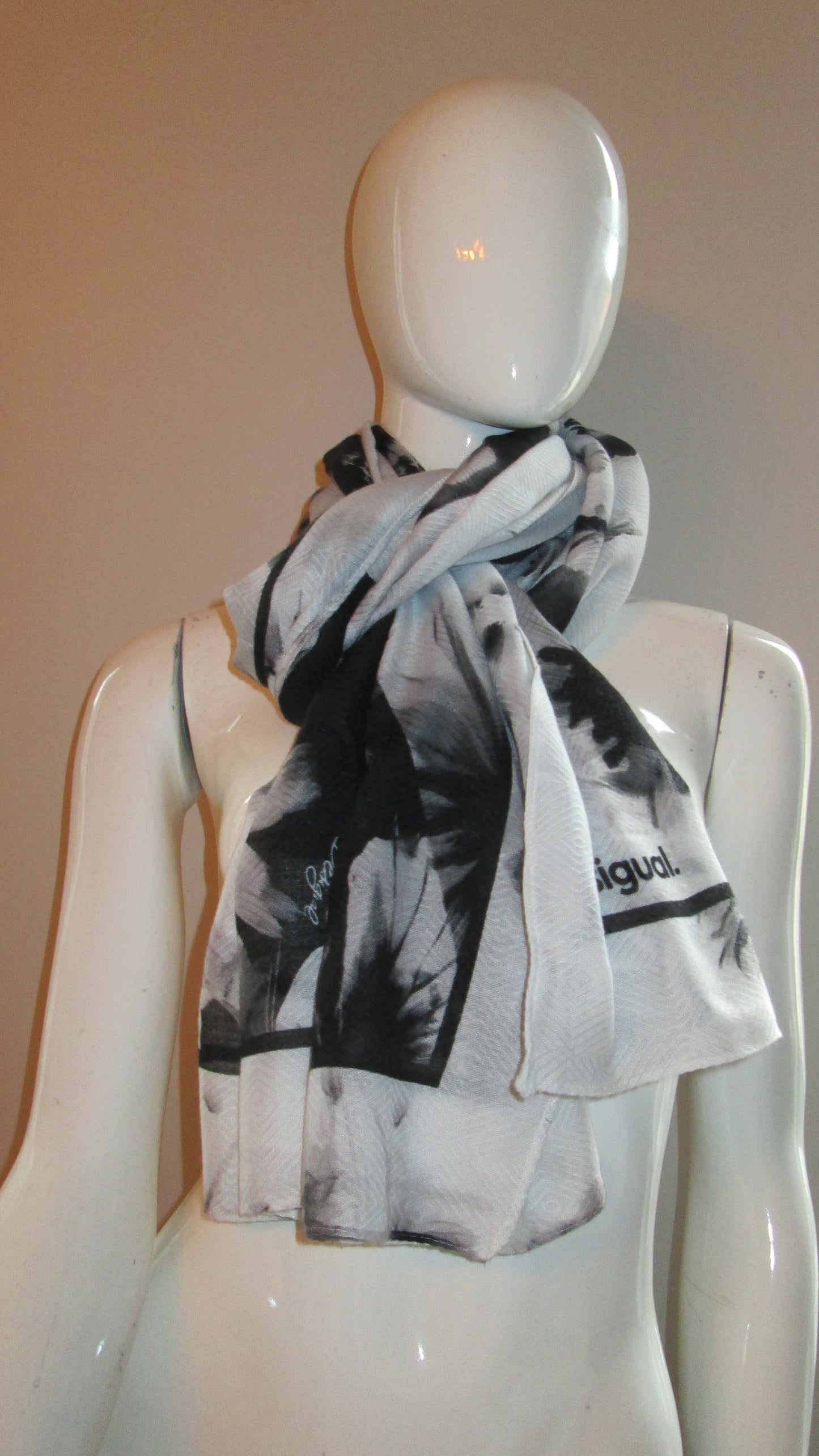 Foulard DESIGUAL modèle 1V11024