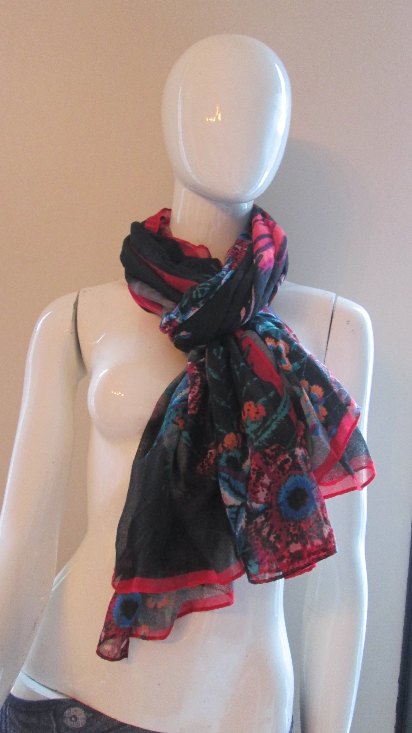 Foulard DESIGUAL modèle 8V24424