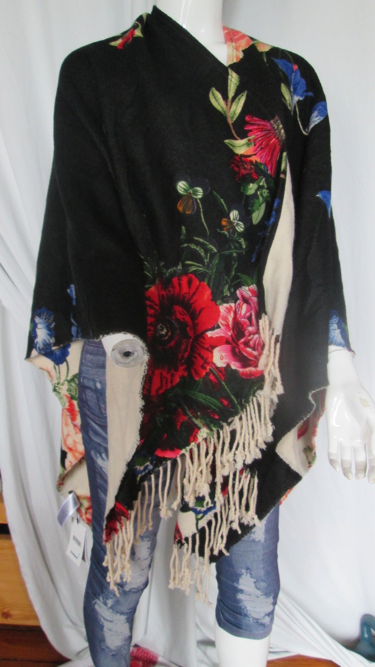 Poncho /cape DESIGUAL modèle FLOWE RÊV 40V1124