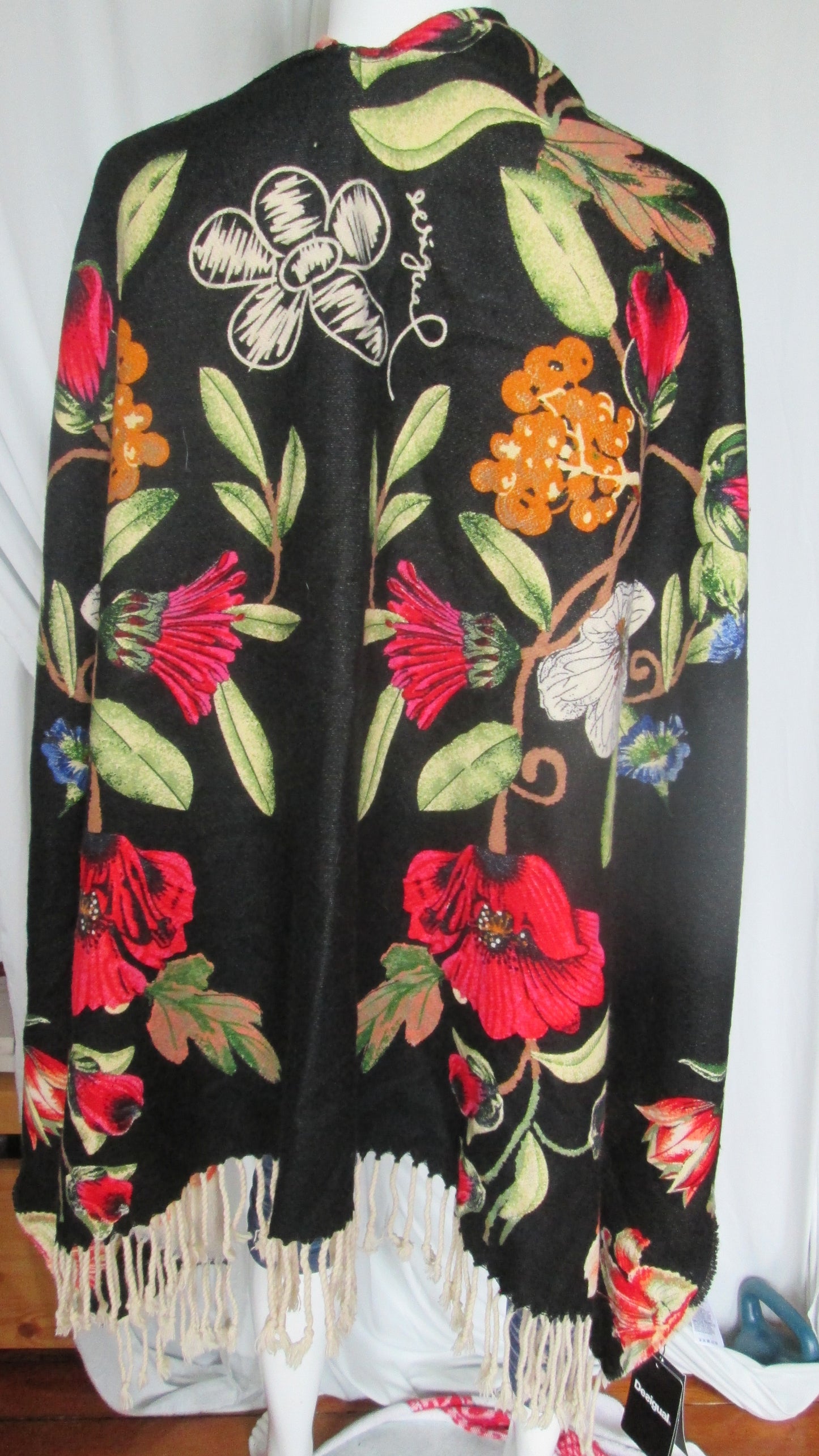 Poncho /cape DESIGUAL modèle FLOWE RÊV 40V1124