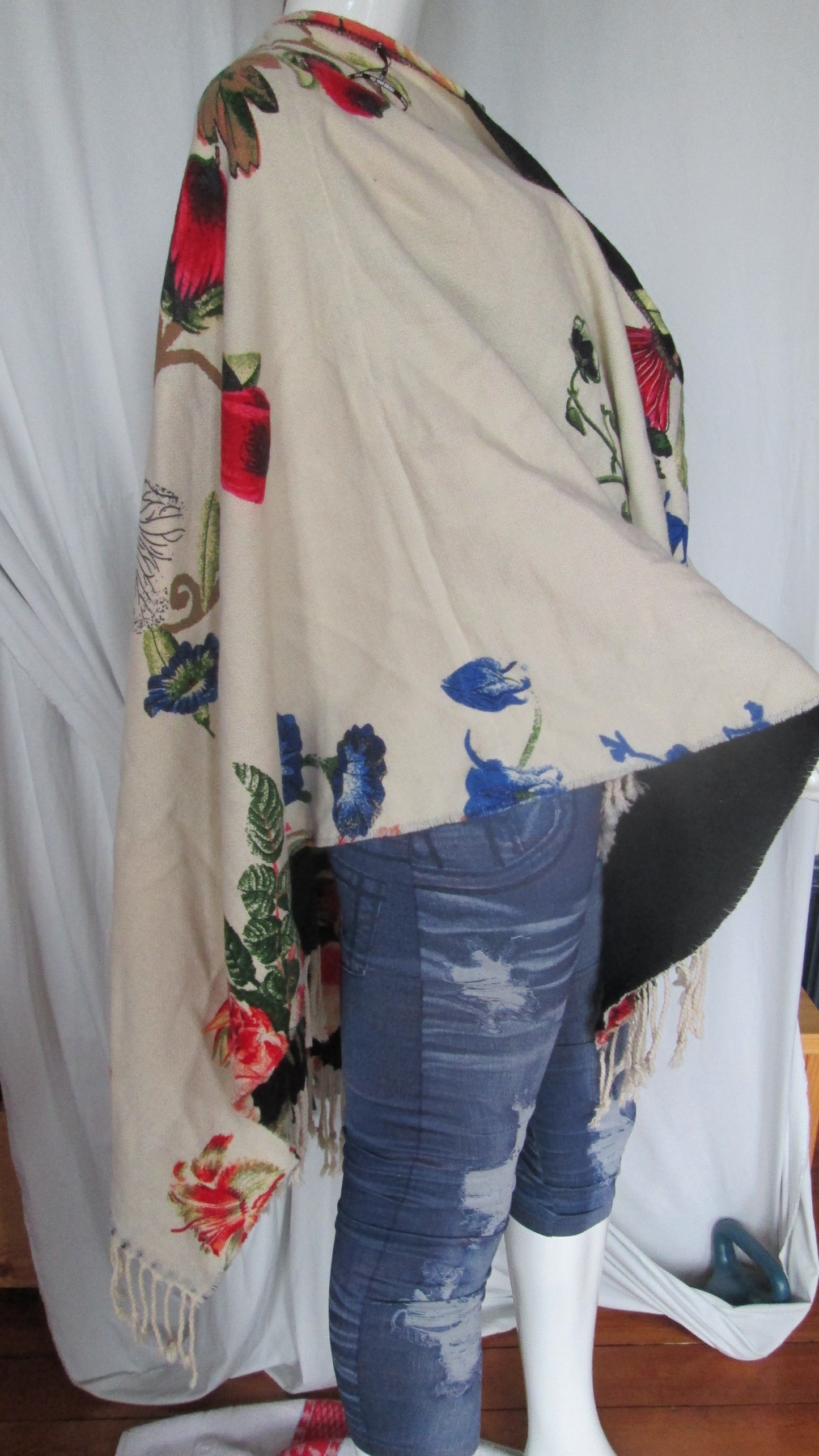 Poncho /cape DESIGUAL modèle FLOWE RÊV 40V1124