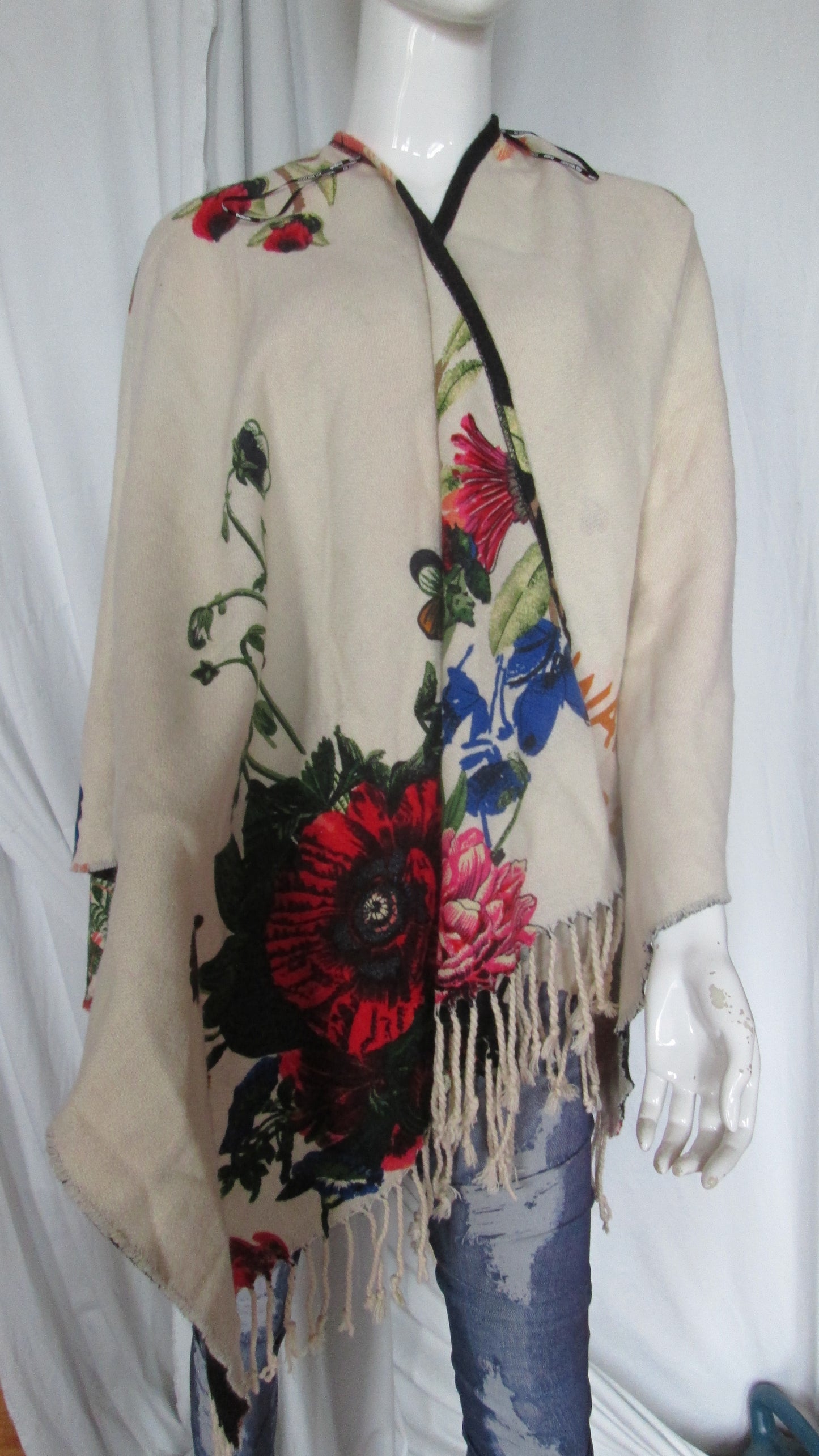 Poncho /cape DESIGUAL modèle FLOWE RÊV 40V1124