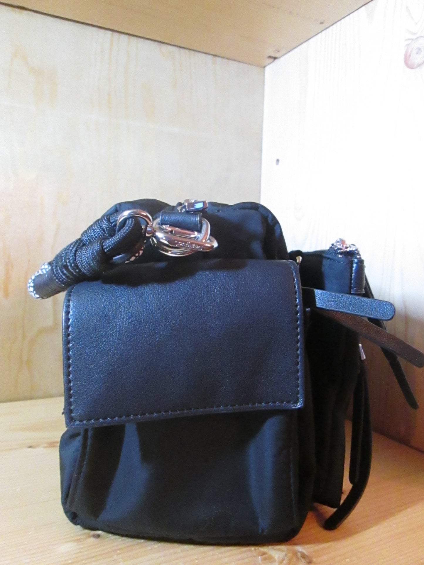 Sac DESIGUAL NOIR modèle midsize pocket 46V1125
