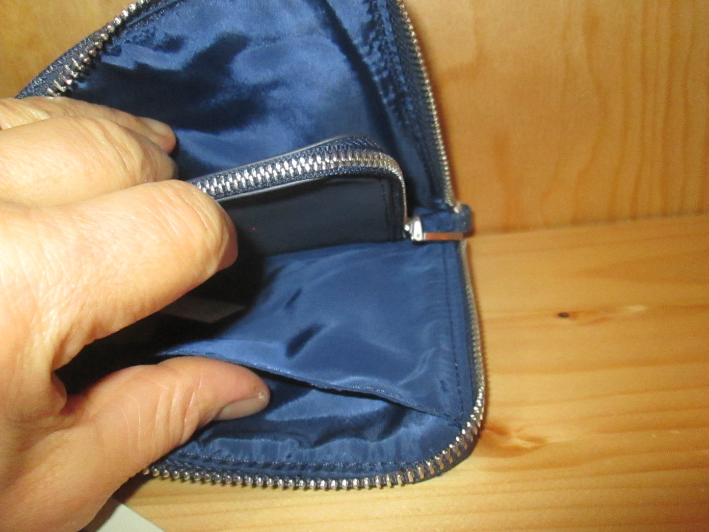 Porte-monnaie /pochette / Portefeuille / Porte téléphone modèle 45V1125