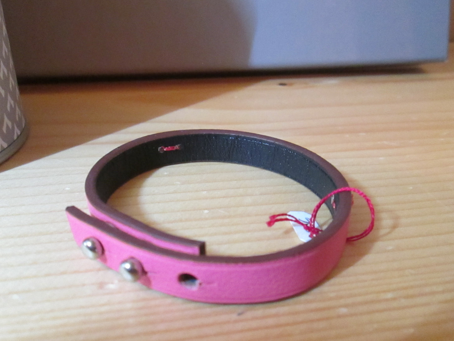 bracelet des ateliers clause en cuir rose