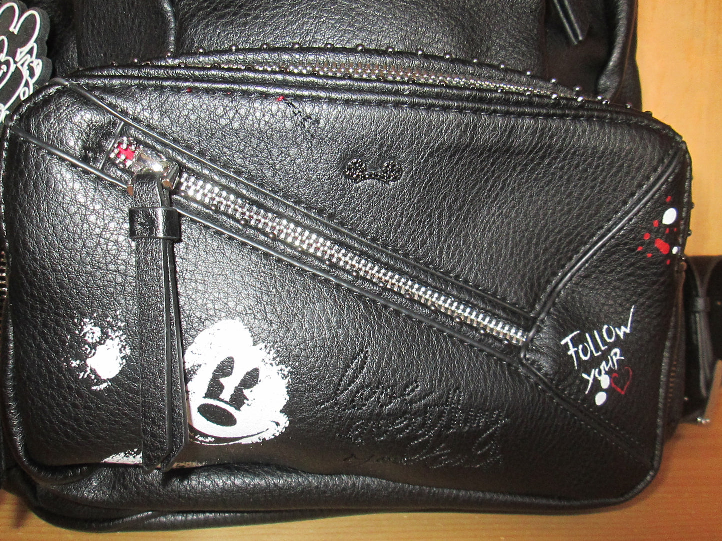 Sac à dos desigual modèle M mickey 66V1325