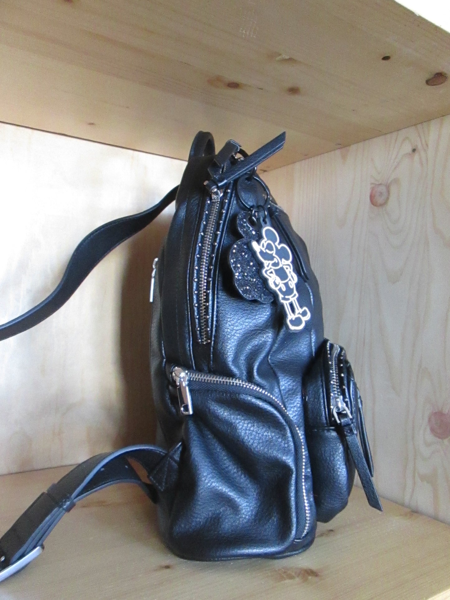 Sac à dos desigual modèle M mickey 66V1325