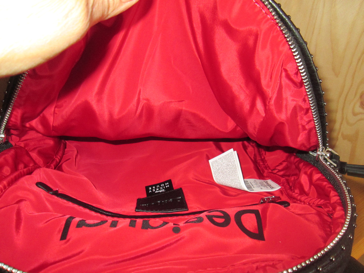 Sac à dos desigual modèle M mickey 66V1325