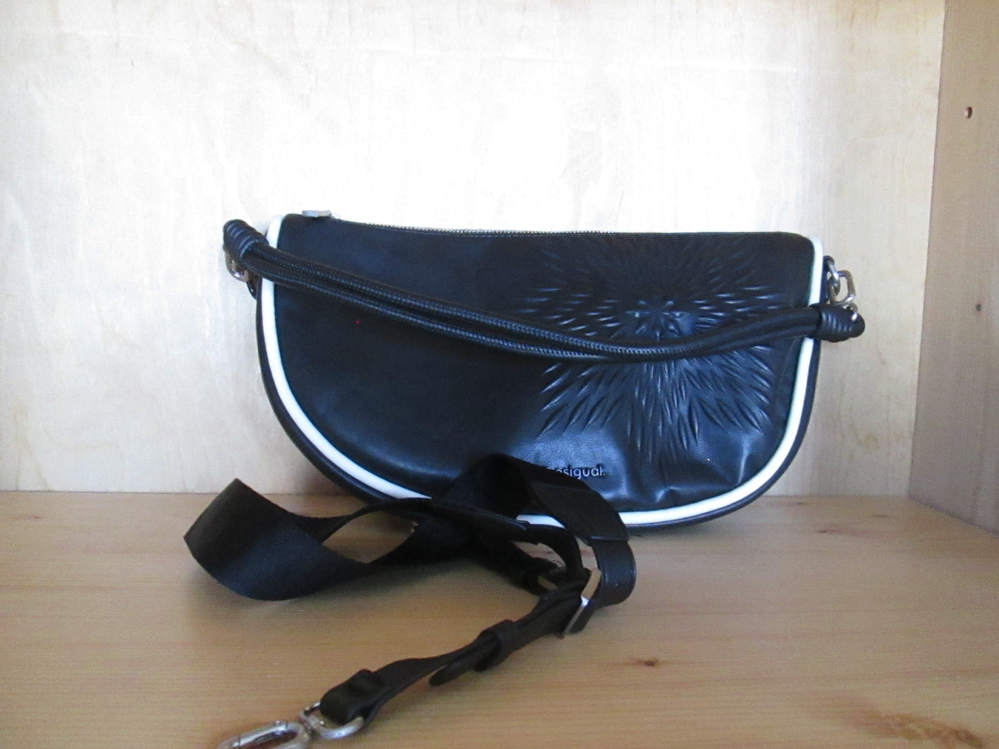 Sac DESIGUAL modèle ovale étoile 69V1325